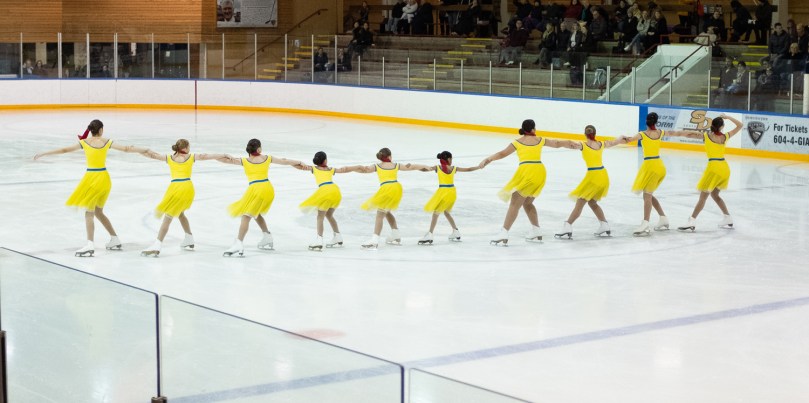 Washington Ice Emeralds Youth Team 2 doing an artistic line element